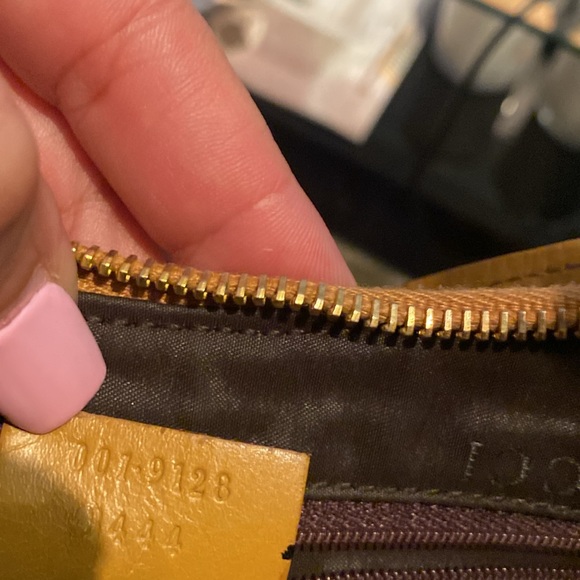 Authentic Vintage Jackie O Hobo Gucci Bag Leather & silk material. Gold hardware - Picture 6 of 8